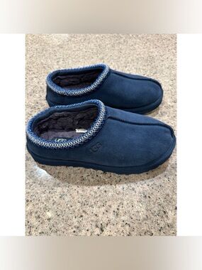 UGG®
Men's Tasman II Suede & Shearling Slippers